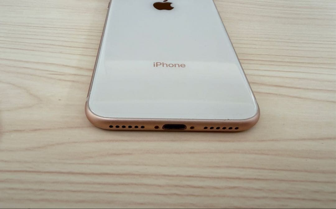 d*o様 Apple iPhone 8 ゴールド 本体