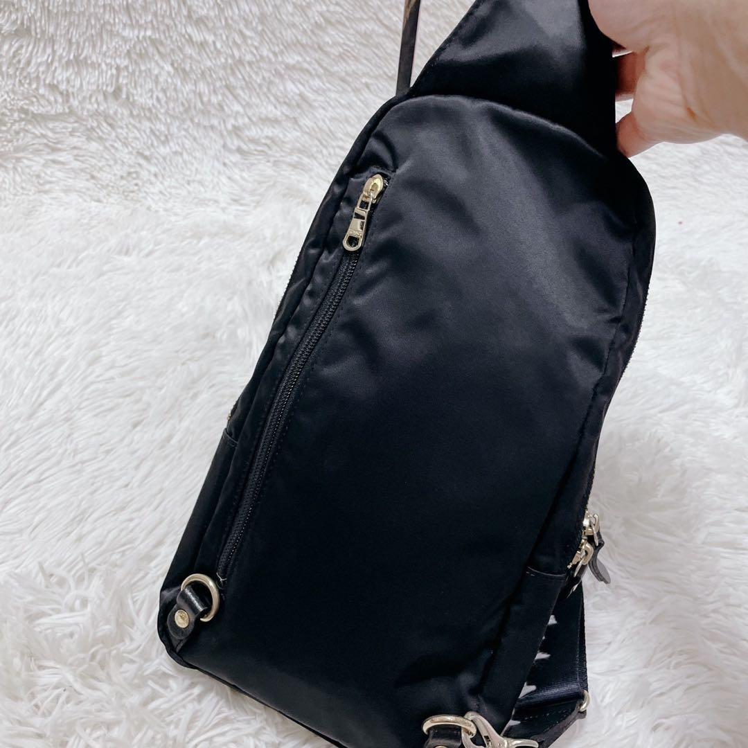 RUSSET ブラック　ボディバッグ　レディース　金具　ナイロン　日本製