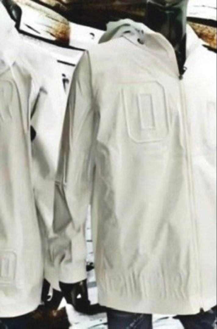 MONCLER 22s オールホワイト ナイロンジャケットブルゾン(売りつくし)