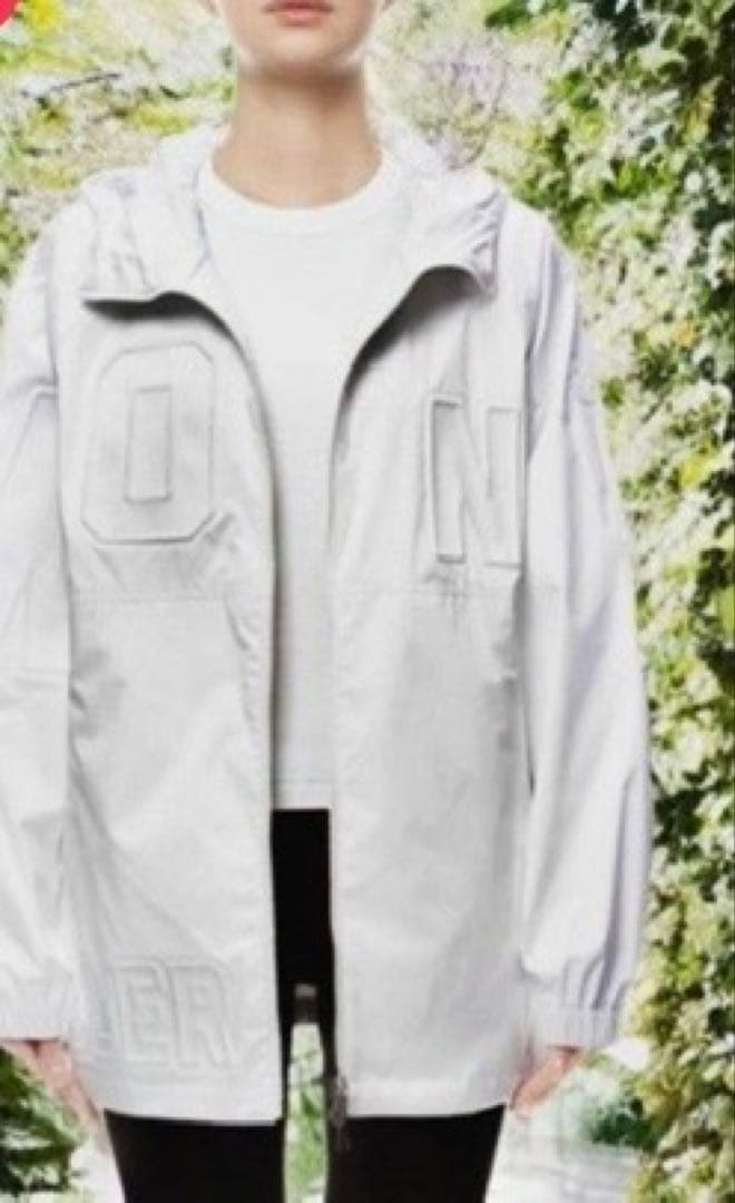 MONCLER 22s オールホワイト ナイロンジャケットブルゾン(売りつくし)