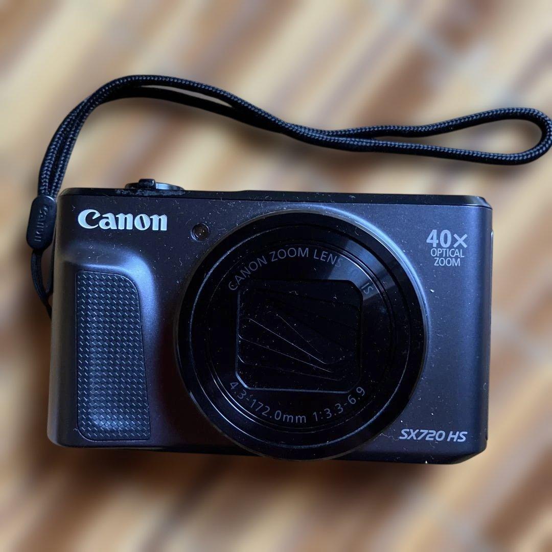 Canon PowerShot SX720 HS 本体と付属品