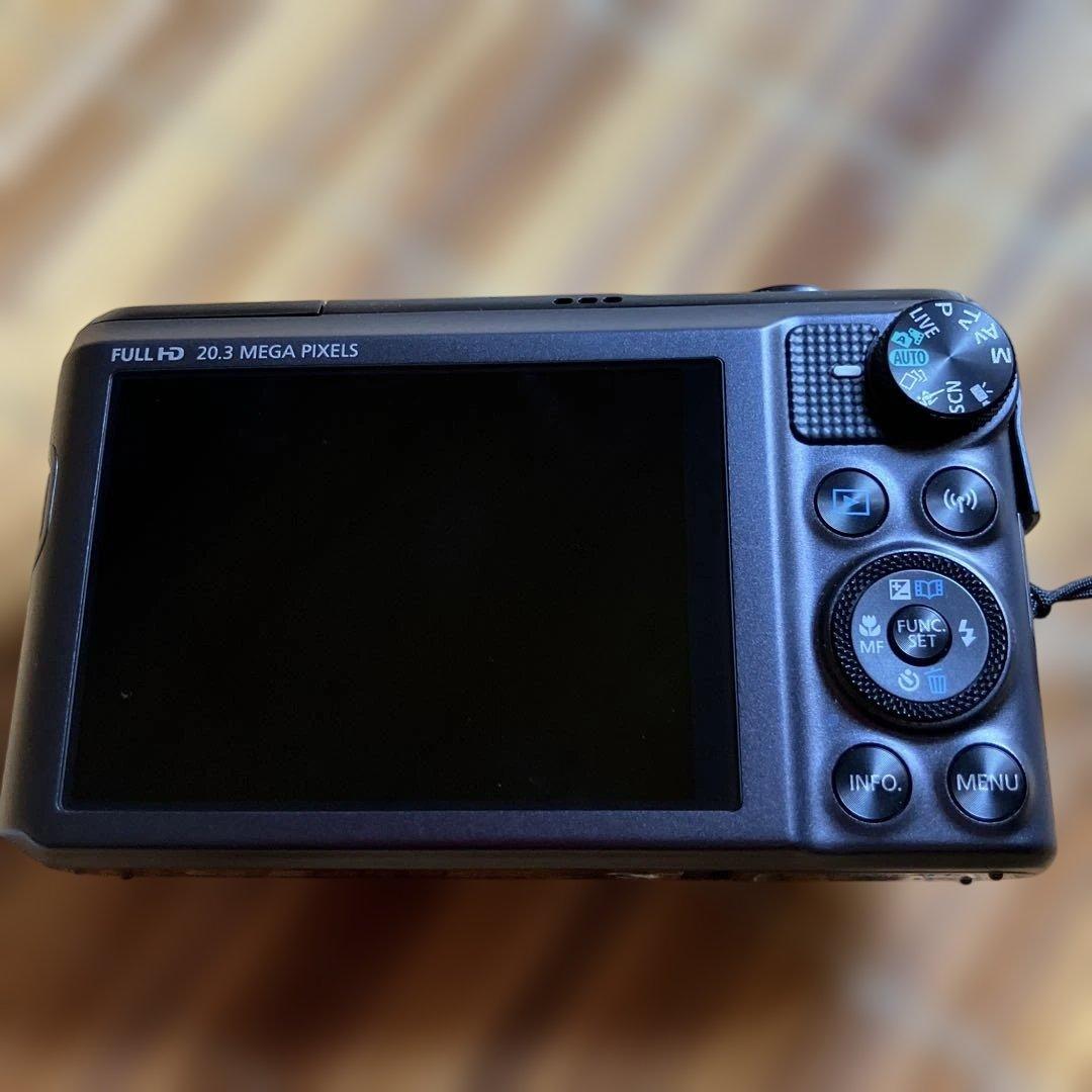 Canon PowerShot SX720 HS 本体と付属品