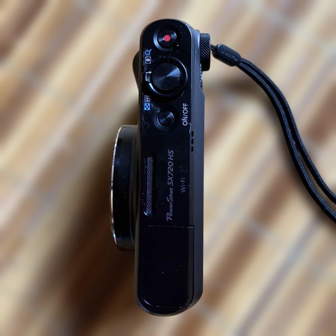 Canon PowerShot SX720 HS 本体と付属品