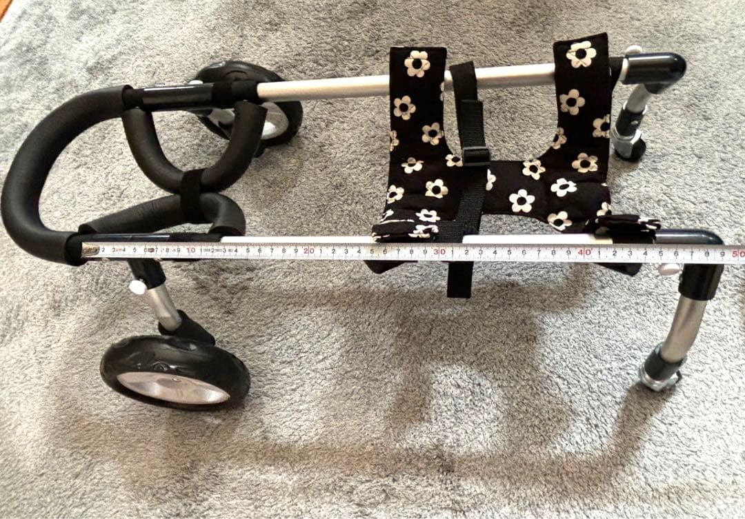 犬用車椅子　犬の歩行器　4輪　顎乗せ付き　手足が弱くなってきた子