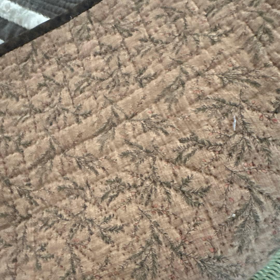 ハンドメイドパッチワークキルトのタペストリー