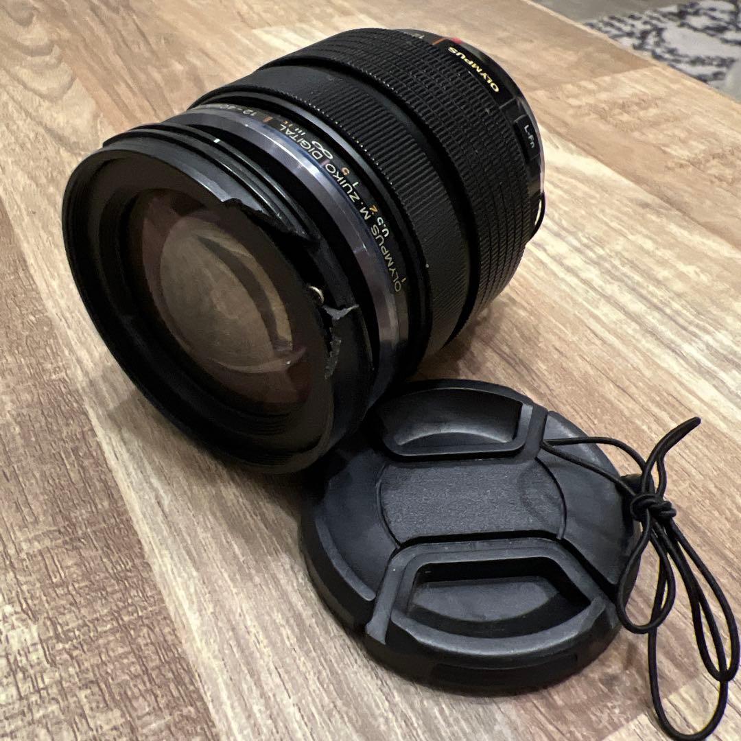 OLYMPUS 12-40mm f/2.8 PRO レンズ