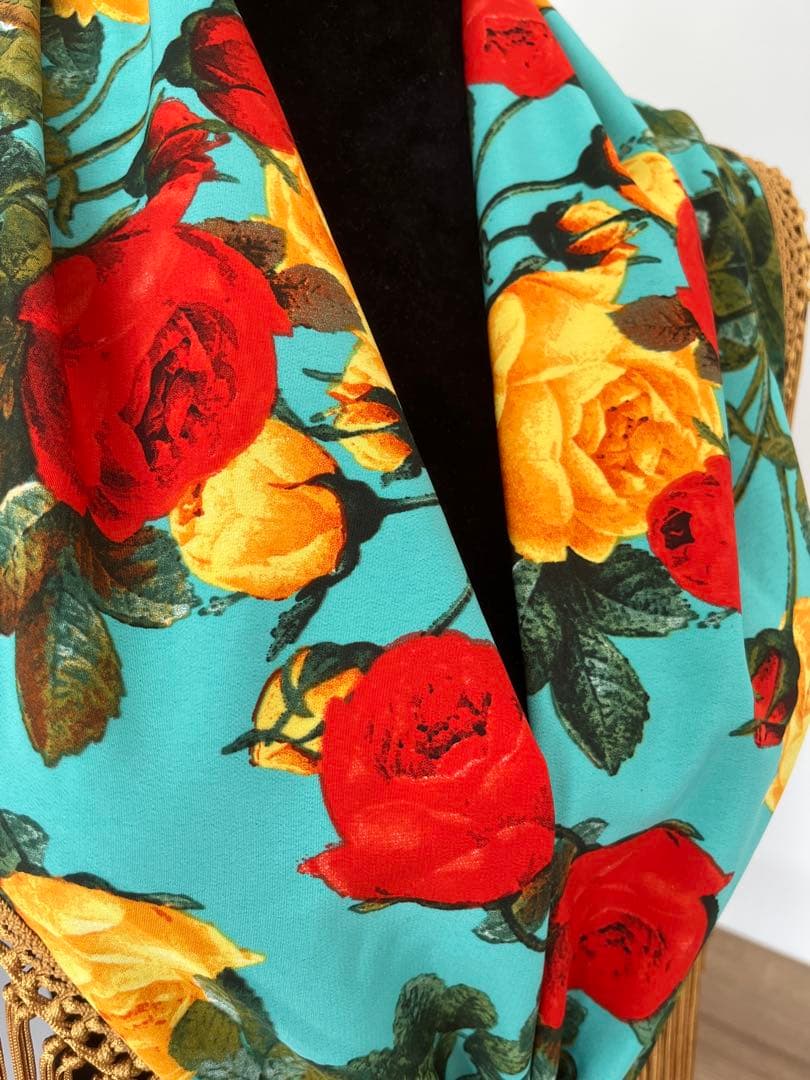 フラメンコ　ターコイズブルー花柄　ゴールドフレコ　スペイン製　マントンシージョ