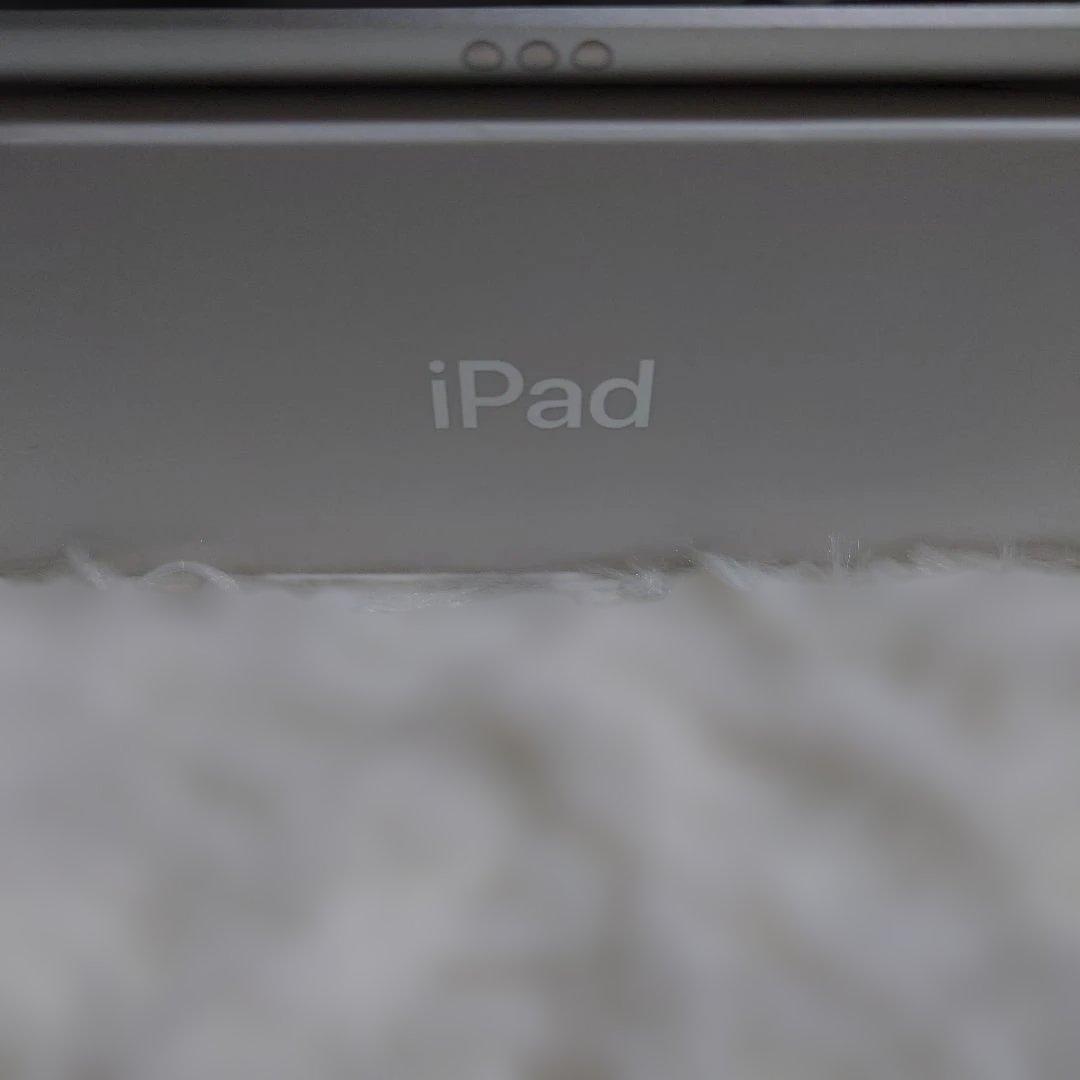 Apple iPad シルバー 本体9世代　WiFiモデル　画面キズ無し！！