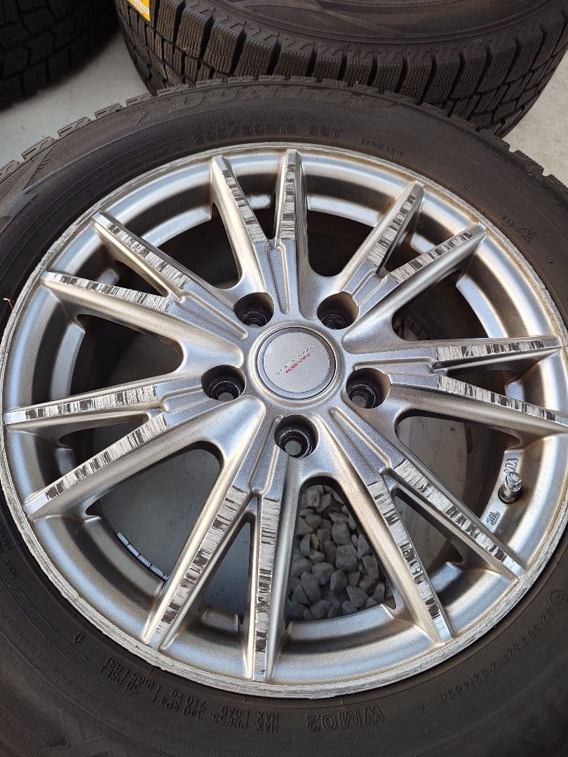 りんご　WINTERMAX 205/60R16 スタッドレスタイヤセット