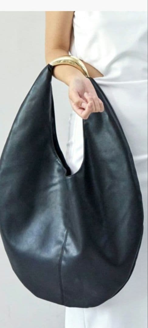 新品未使用LE VERNIS Sculpture bag M ブラック