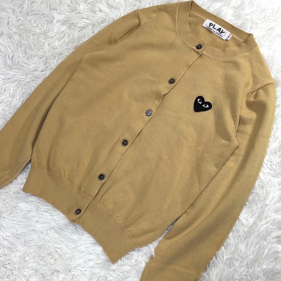 プレイ コムデギャルソン カーディガン 黒ハートロゴ ベージュ M 日本製