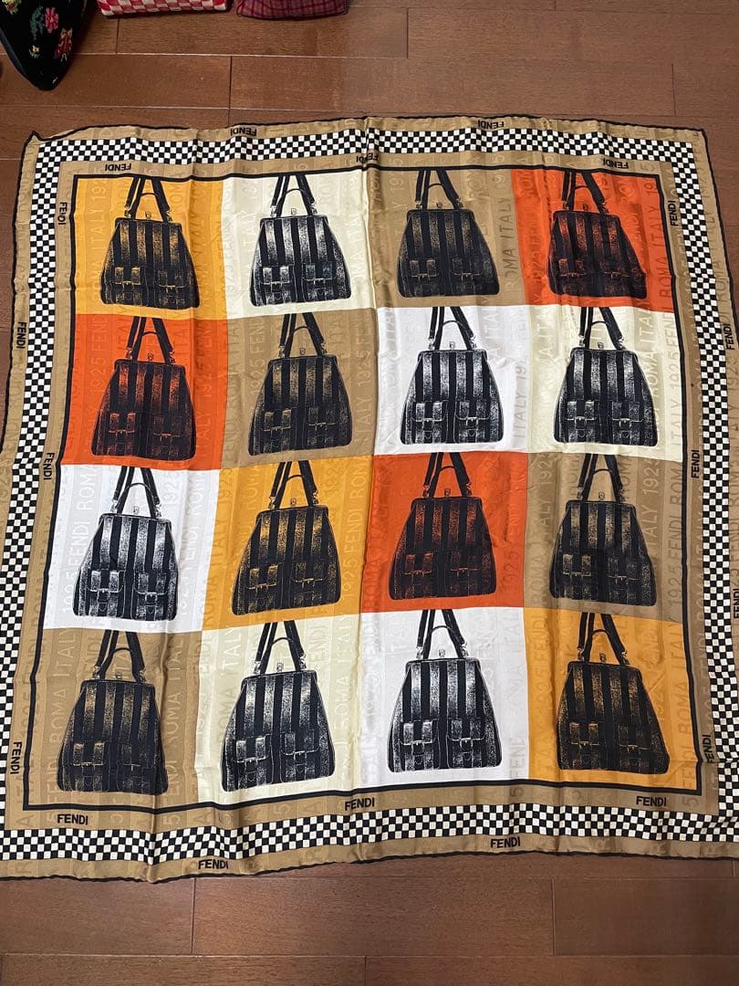 【合馬公式アカウント1】　FENDI バッグデザイン スカーフ