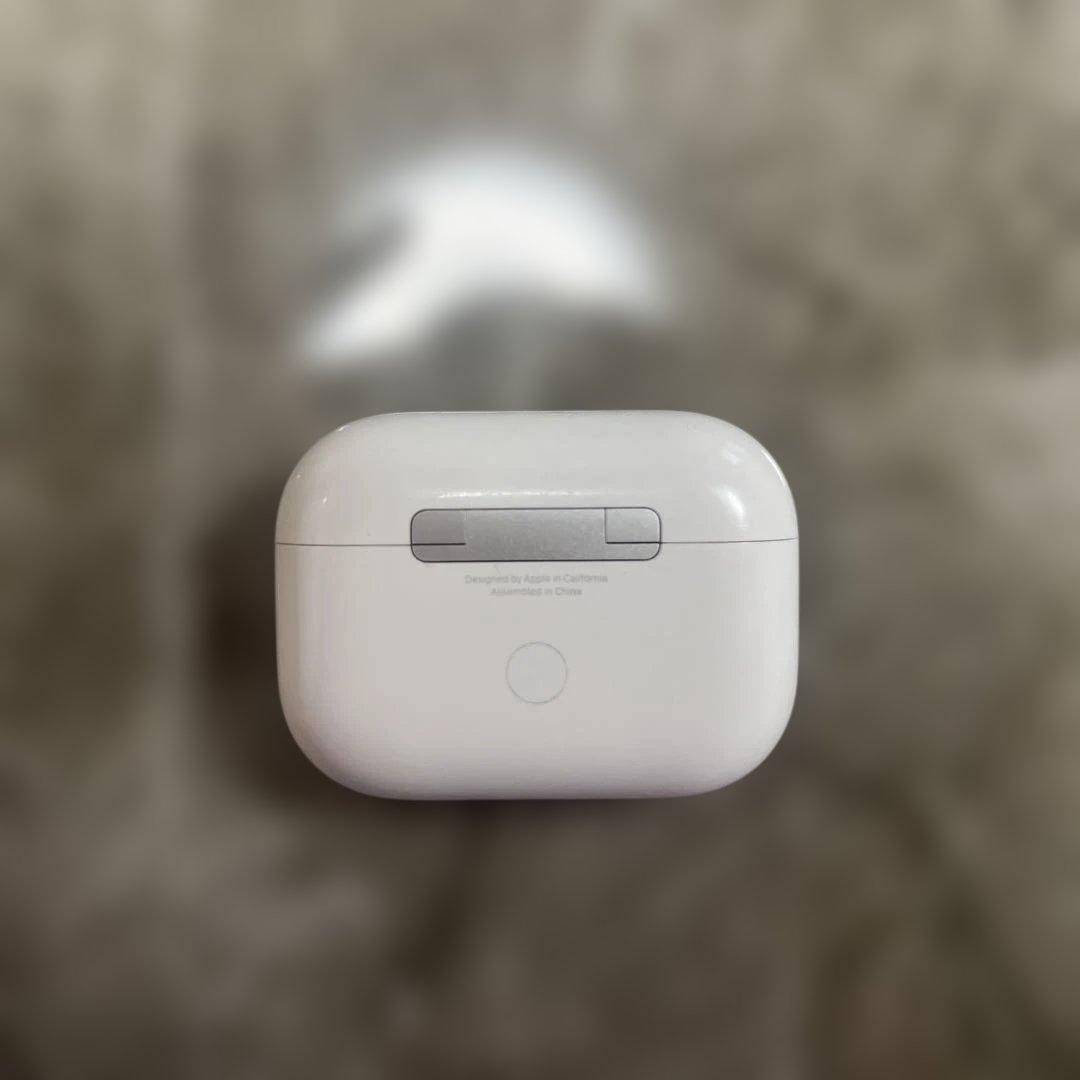AirPods pro 第二世代　本体とイヤホン（左）