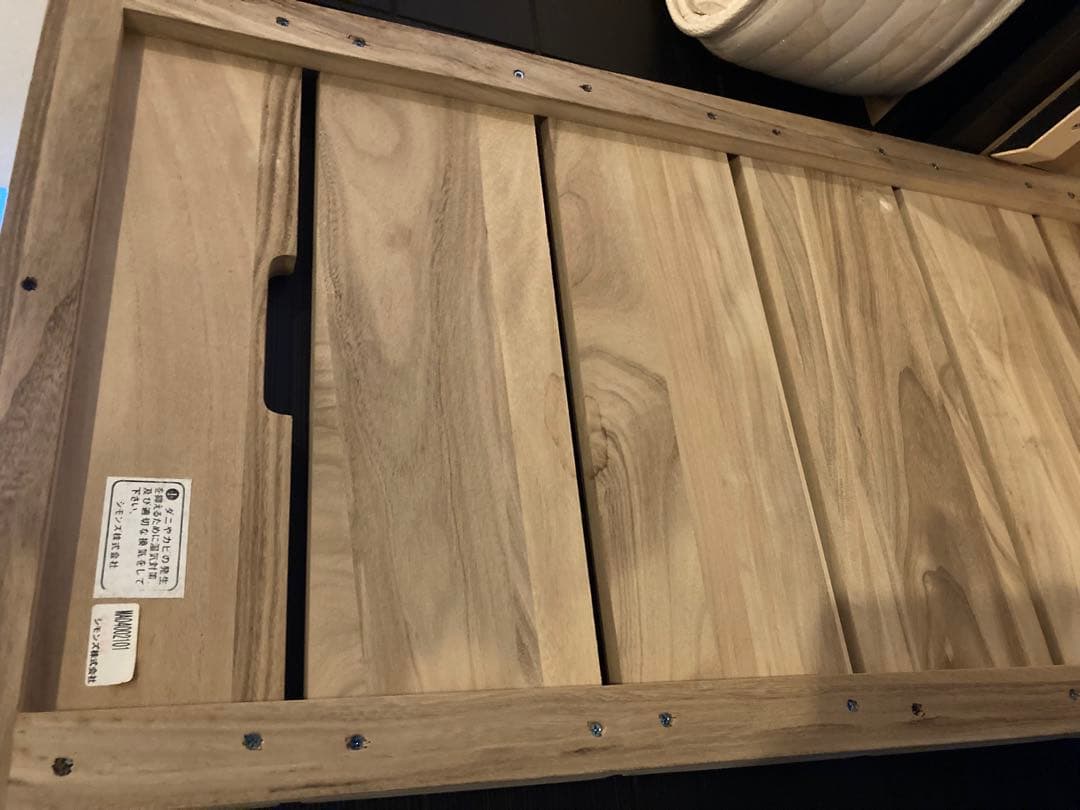 【かまぼこ】①シモンズ　フレーム＋マットレス　シングル1台（写真左側1台）