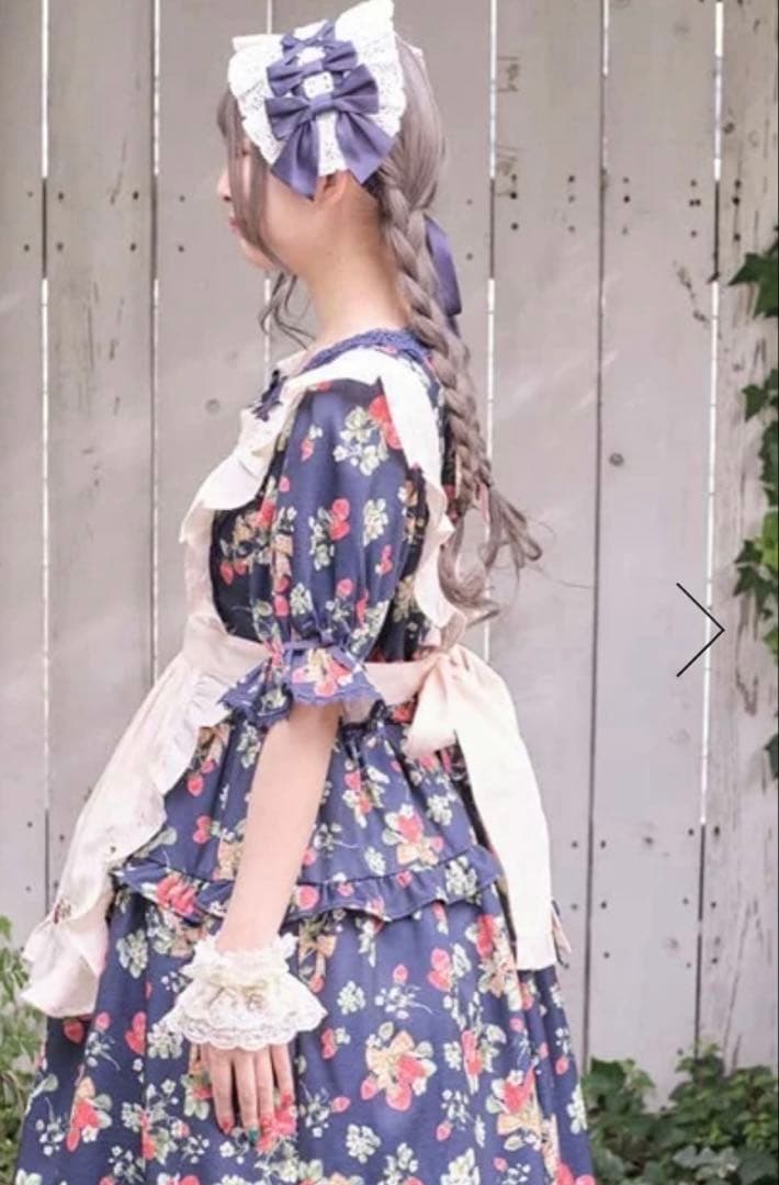 axes femme kawaii クラシックベリー刺繍エプロン（キナリ）