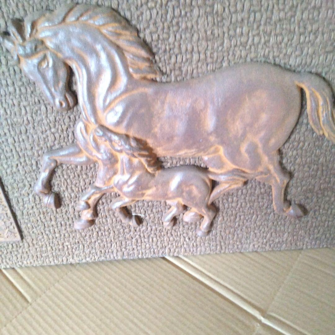 親馬と子馬の浮彫り 置物 美術品