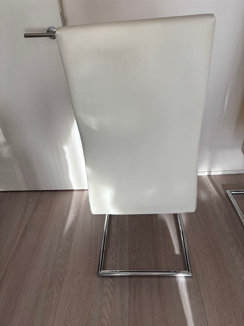 ホワイト合成皮革ダイニングチェア　②