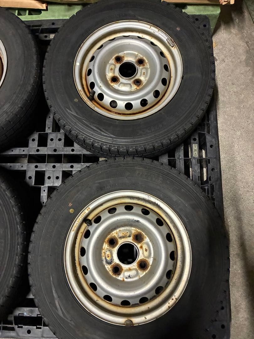 ゴ*ラ様 軽トラ、軽バン鉄ホイール付きスタッドレスタイヤ　4本