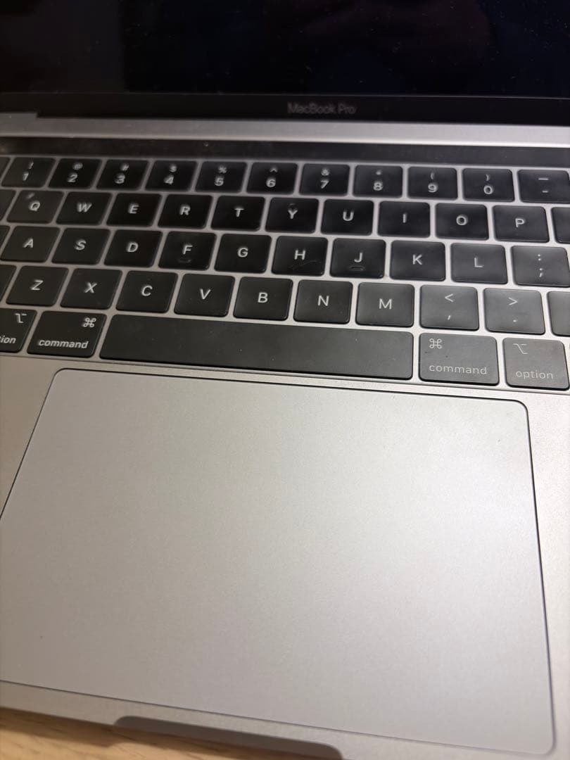 スタンド付きMacBook Pro 13 2019 i5/16GB/256Gb