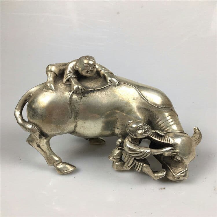 古白銅の子供たち牛の家の装飾品の置物を放します.