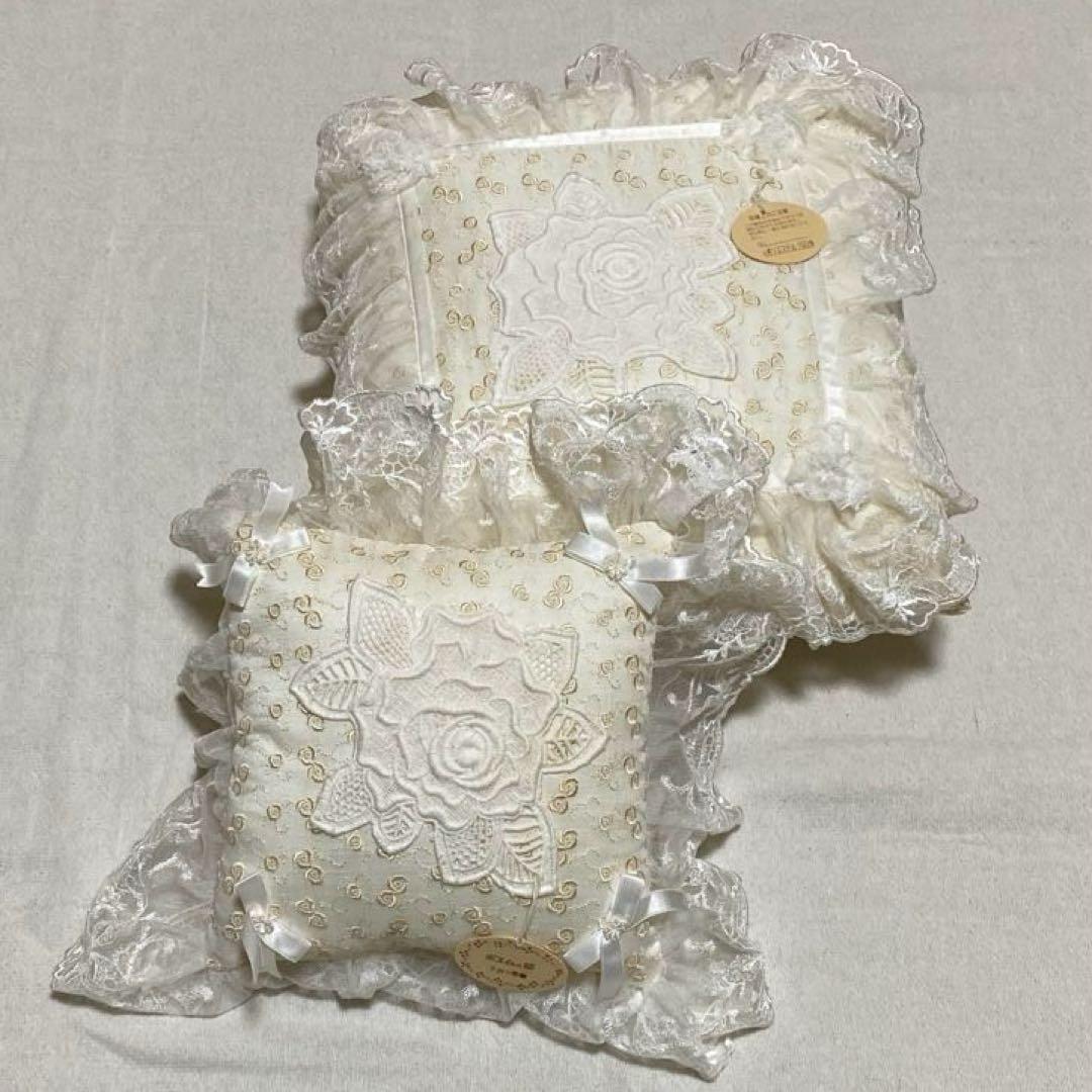 レース刺繍　昭和レトロ　白系　エレガント　クッション　大小2個セット　タグ付き
