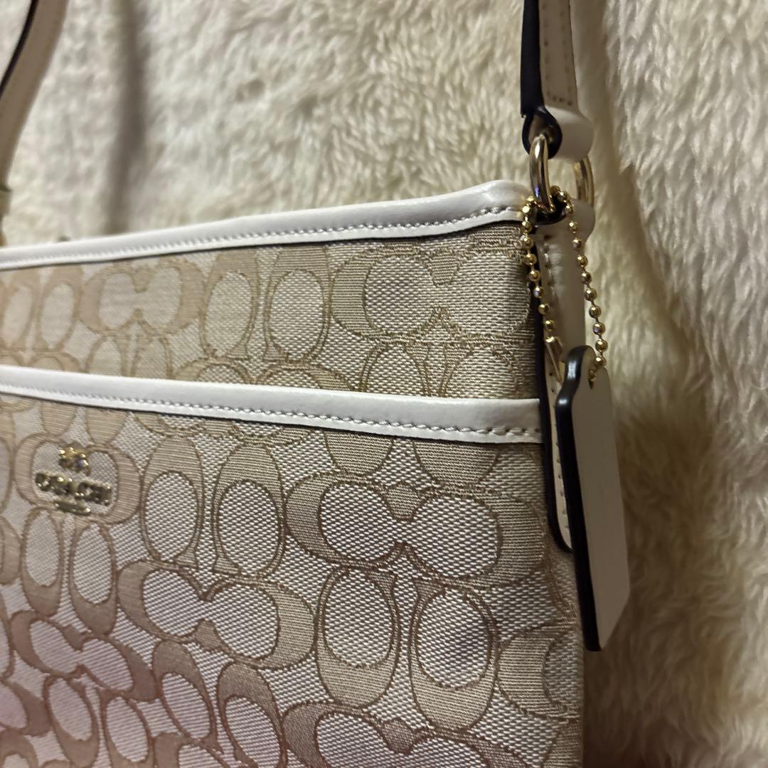 COACH ベージュ ショルダーバッグ　新品　再値下げ