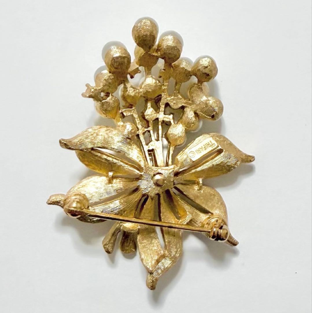 美品 TRIFARI パール ブーケ ブローチ クラウン トリファリ