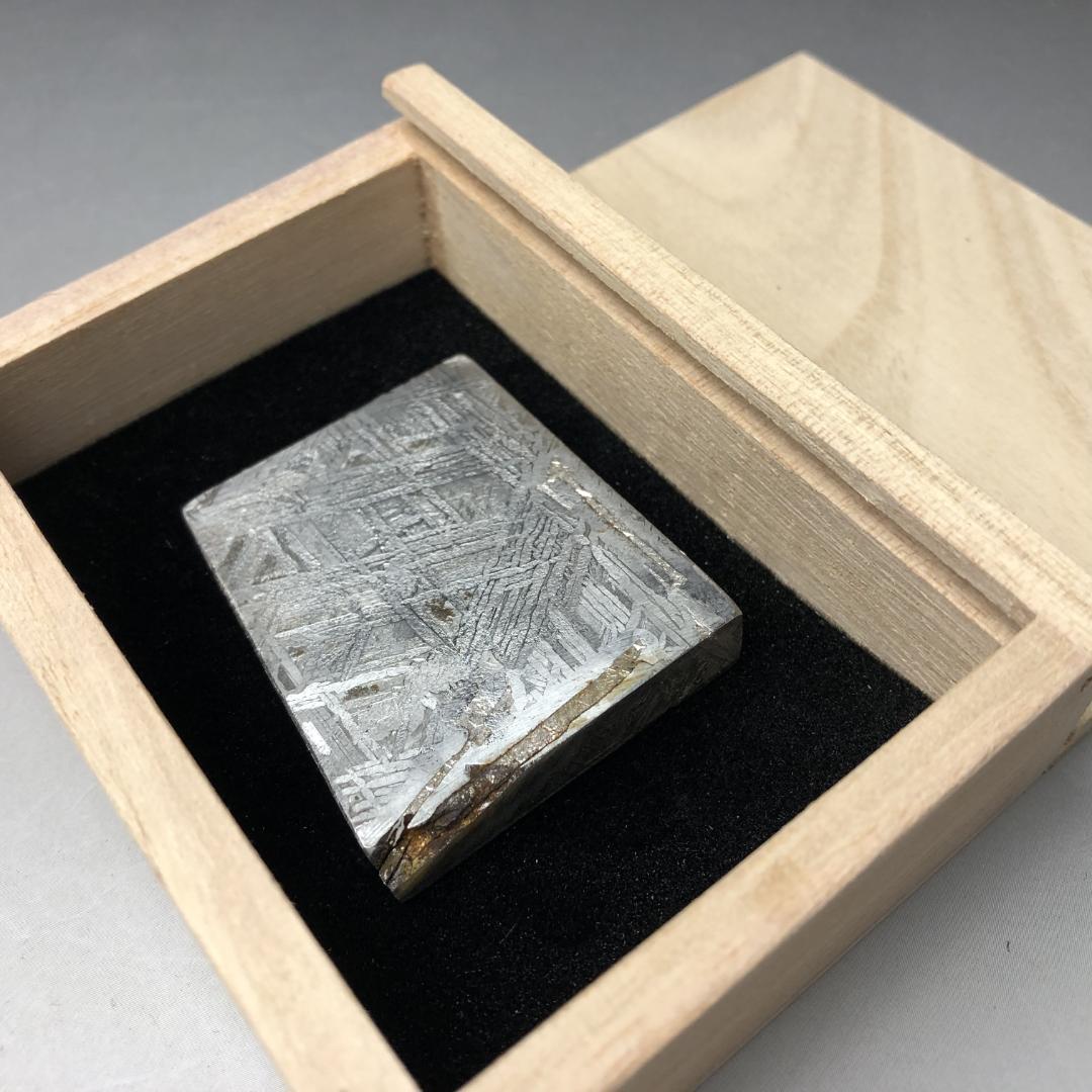 h*ン様 隕石 鉄隕石　アルタイ隕石　ナチュラル　原石　重さ約95ｇ