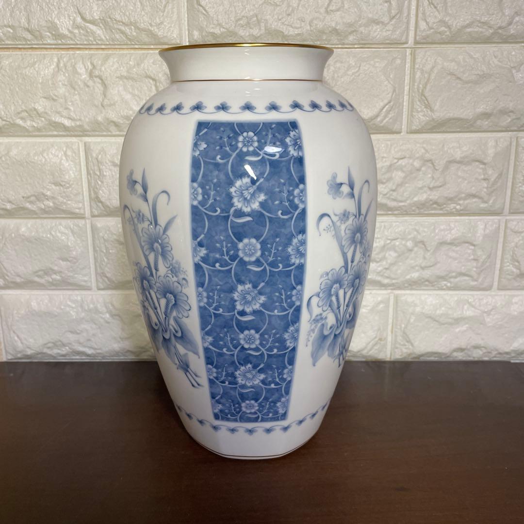 大倉陶園 フラワーベース 花瓶 壺 白磁 ブルー 染付 唐草 28cm