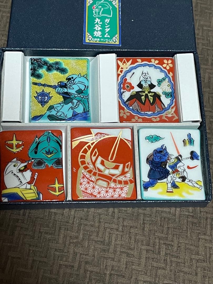 ガンダム　九谷　箸置き　5客　シャアエンブレム豆皿セット