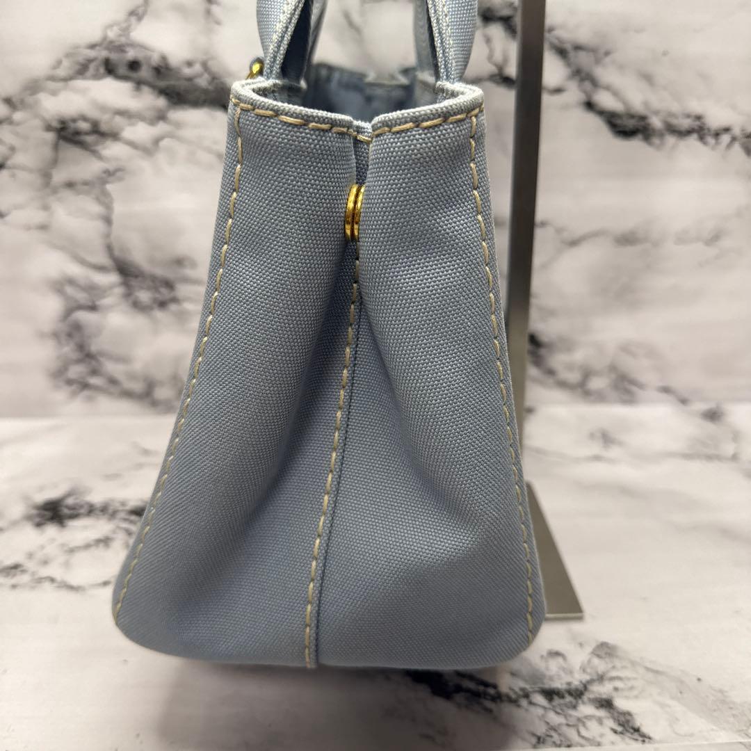 (美品)大人気、プラダ、カナパ、2wayバッグ、人気色、水色、3角プレート、高級