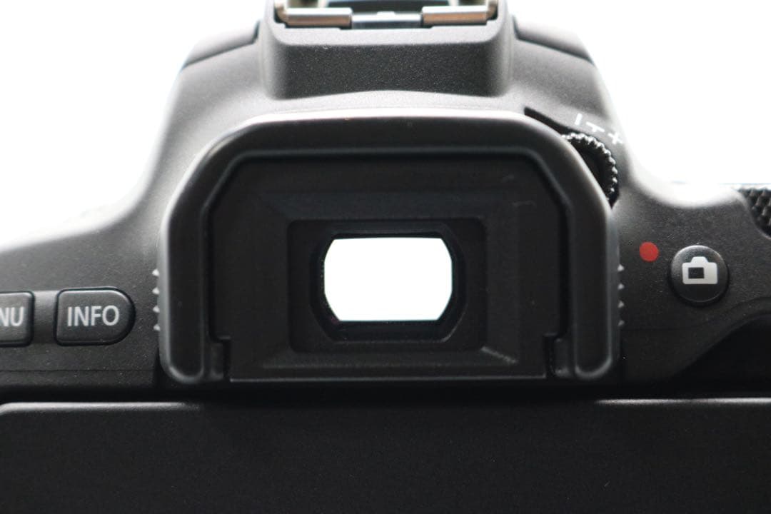 ボディほぼ新品 【Canon EOS Kiss X9 ダブルレンズセット】