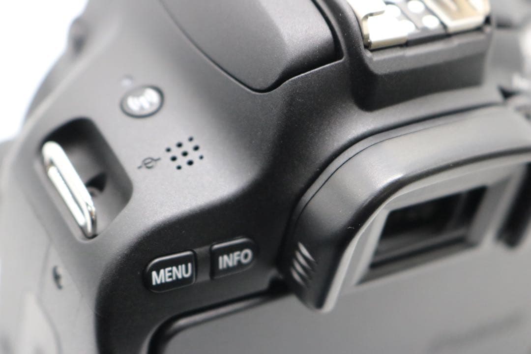 ボディほぼ新品 【Canon EOS Kiss X9 ダブルレンズセット】