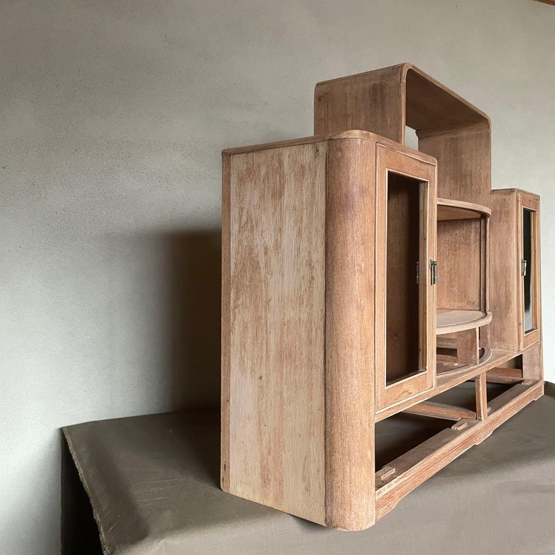 アーチガラスのアンティークキャビネット