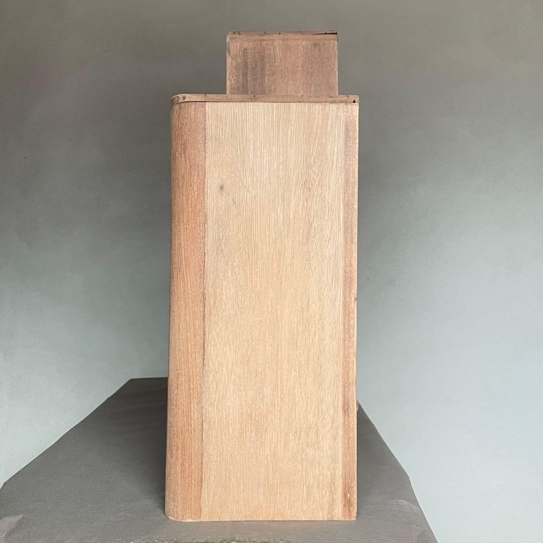 アーチガラスのアンティークキャビネット