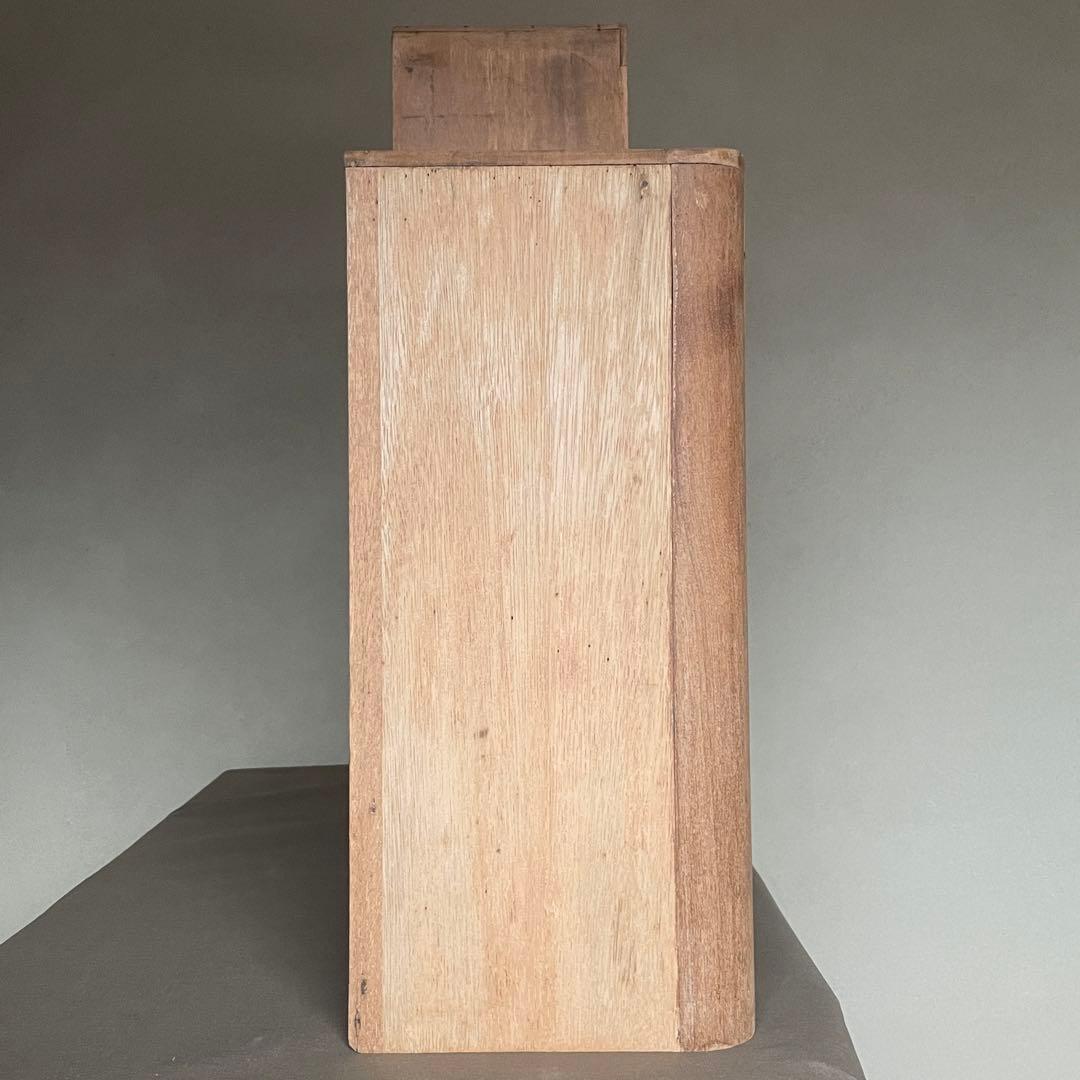 アーチガラスのアンティークキャビネット