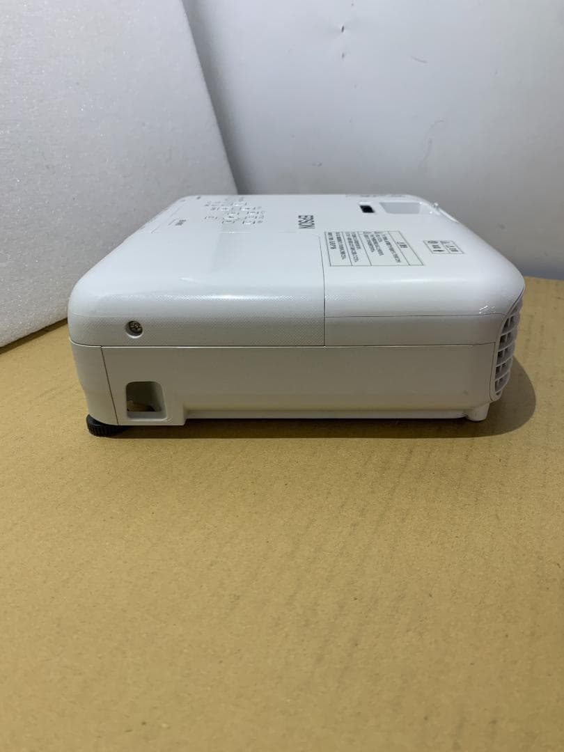 Epson EB-W05 WXGA 3,300lm プロジェクター