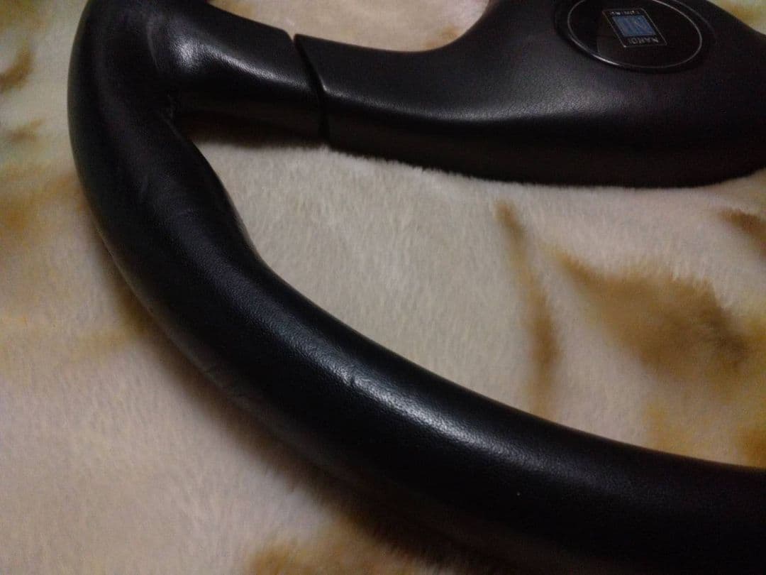 イタリア製 ブラック ステアリングホイール