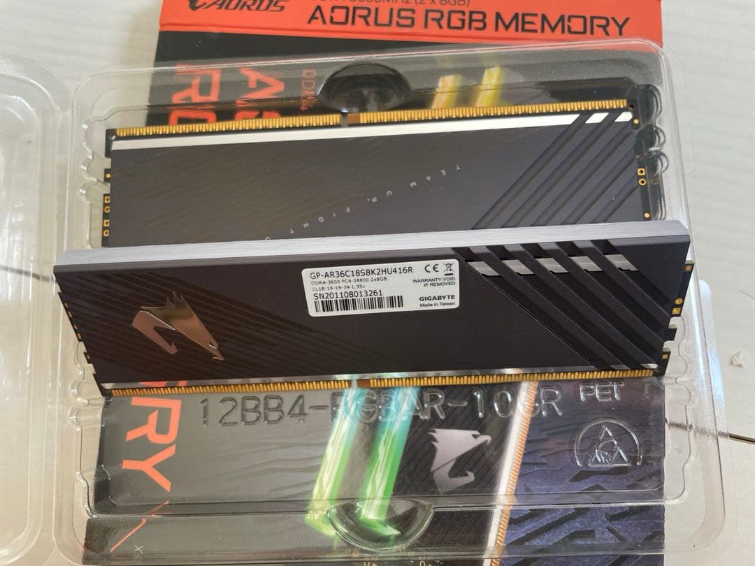 メモリー AORUS RGB MEMORY DDR4 3600Mhz 32g