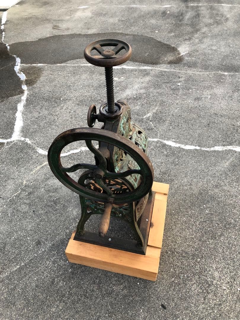 かき氷機手動タイプ、メーカーは写真のみ、貴重な物になります使用可能、アートに最適