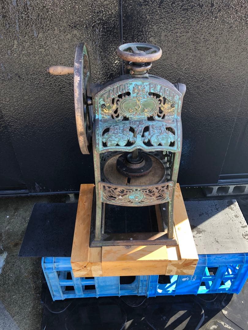 かき氷機手動タイプ、メーカーは写真のみ、貴重な物になります使用可能、アートに最適