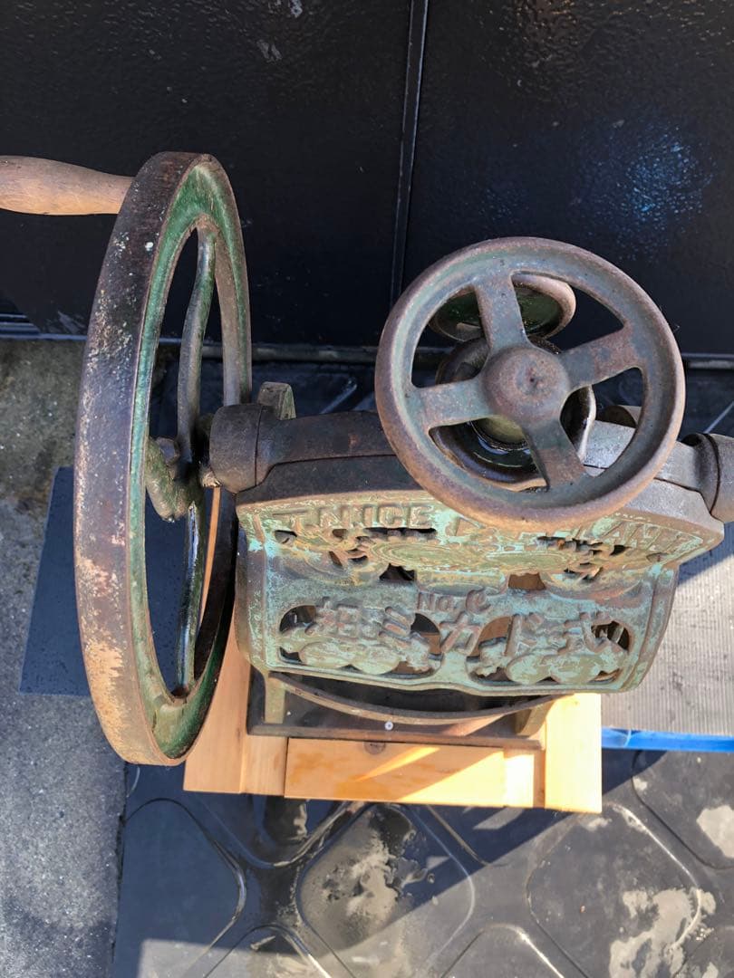 かき氷機手動タイプ、メーカーは写真のみ、貴重な物になります使用可能、アートに最適