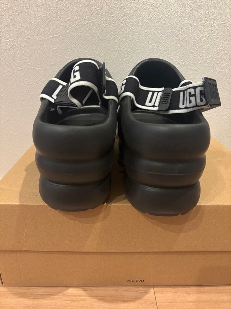 UGG★厚底サンダル　アーイヤー