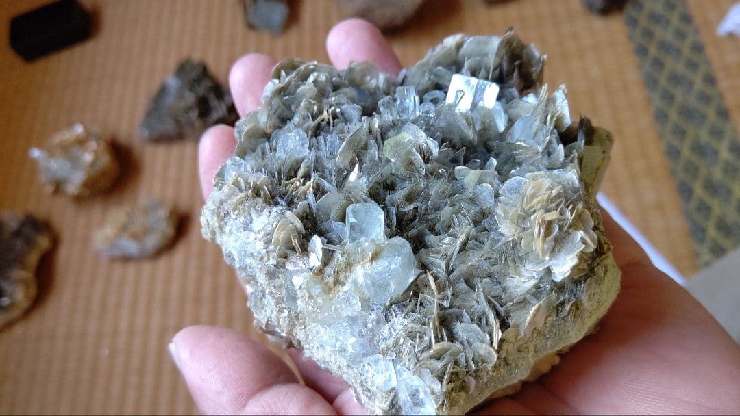 アクアマリン　原石　クラスター　緑柱石　パキスタン産　スカラドゥ　シガー渓谷