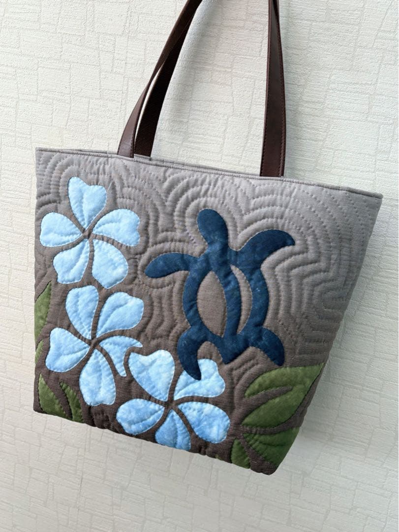 ハワイアンキルトトートバッグ　　　　　　　　プルメリア&ホヌ　ブラウン