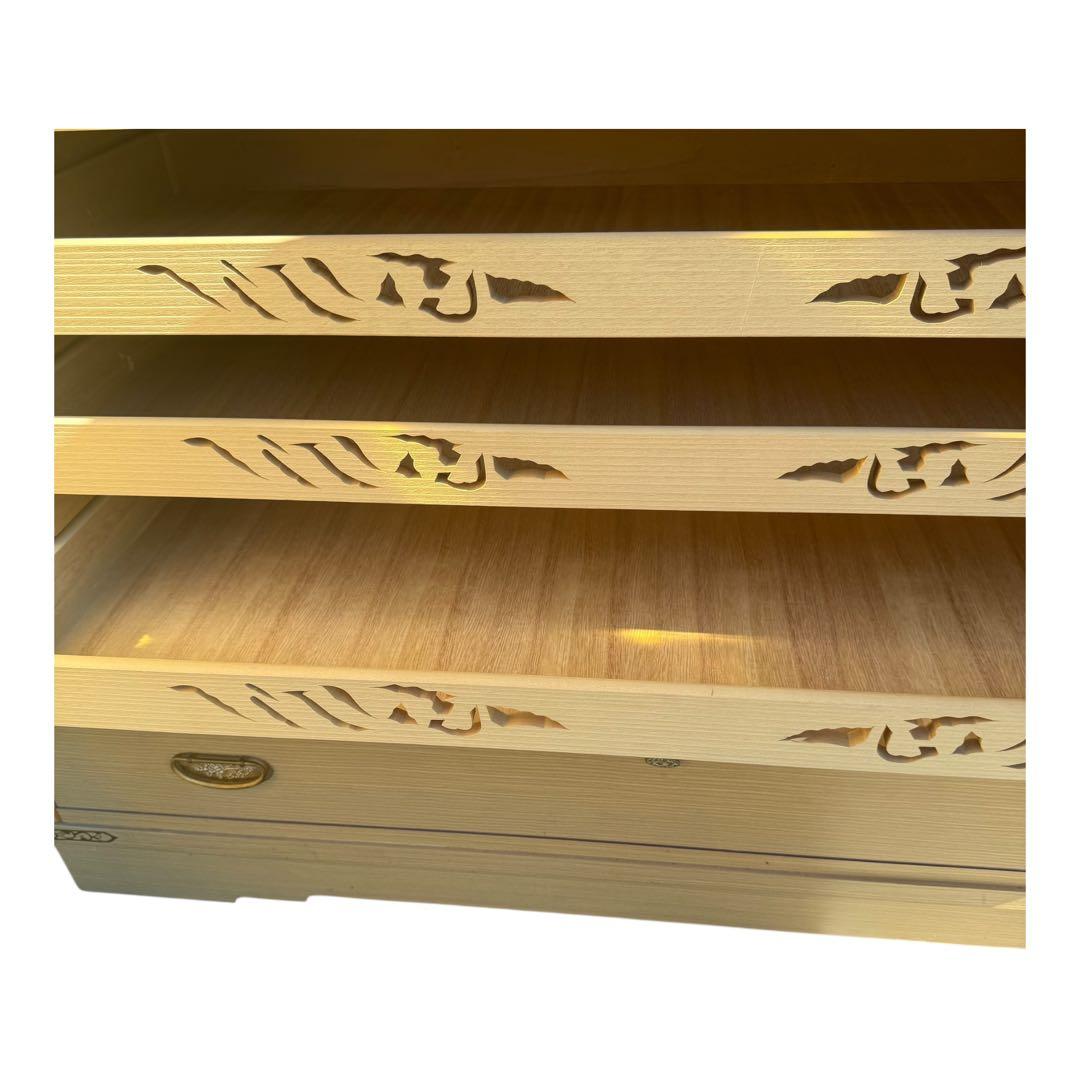 着物　外装は合板ですが衣装収納部は桐箪笥　年代物