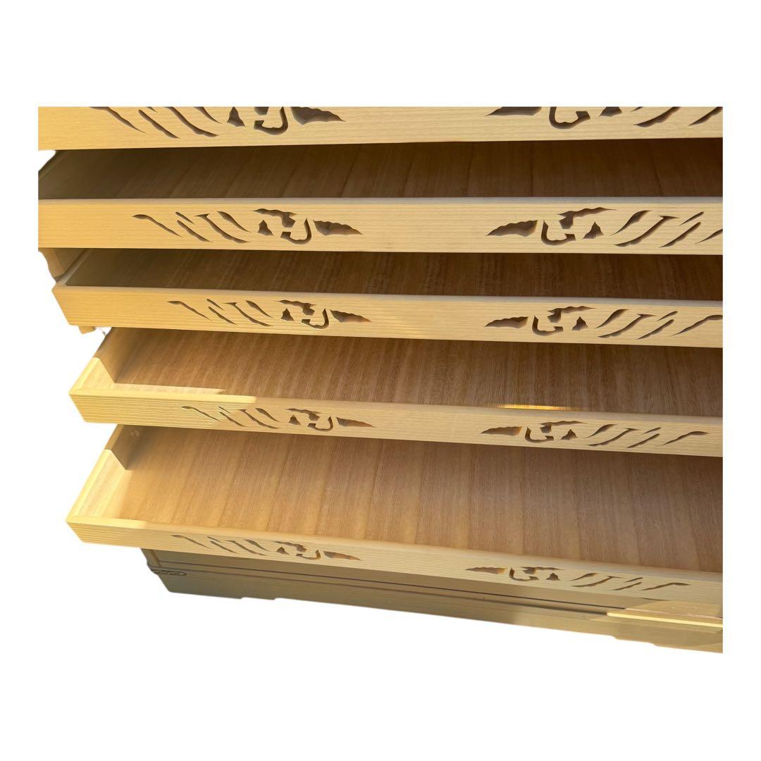 着物　外装は合板ですが衣装収納部は桐箪笥　年代物