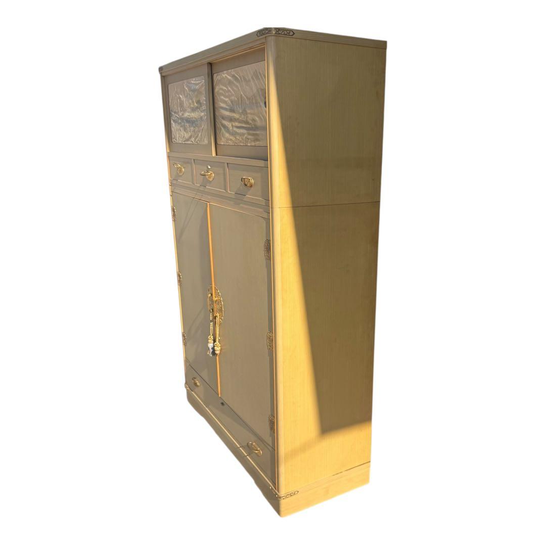 着物　外装は合板ですが衣装収納部は桐箪笥　年代物