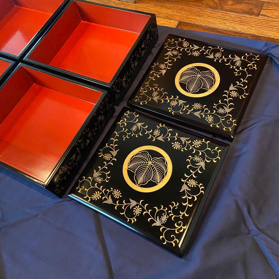 輪島塗　五段重箱　定紋重箱　蒔絵唐草　点彫り沈金　共箱付