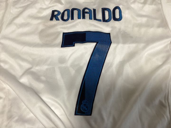 クリスティアーノ・ロナウドの署名入りユニフォーム